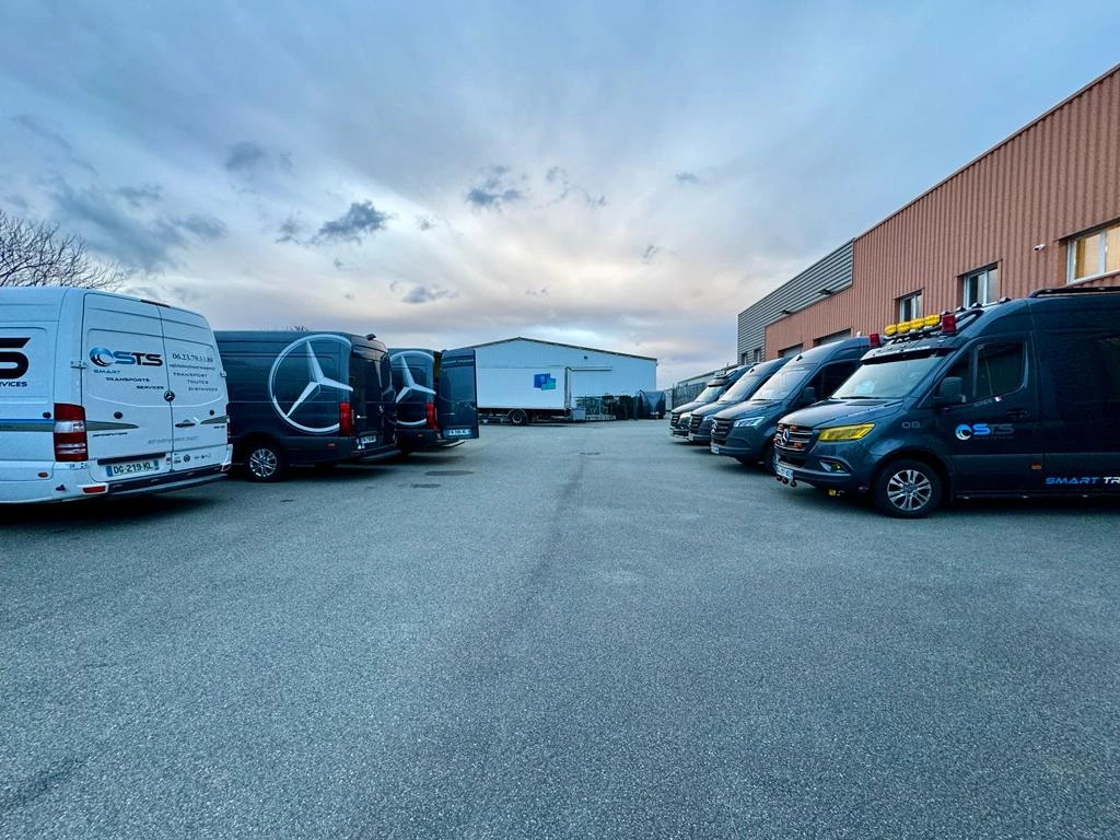 Photo illustrant des camions de transport de matières dangereuses Smart Trans